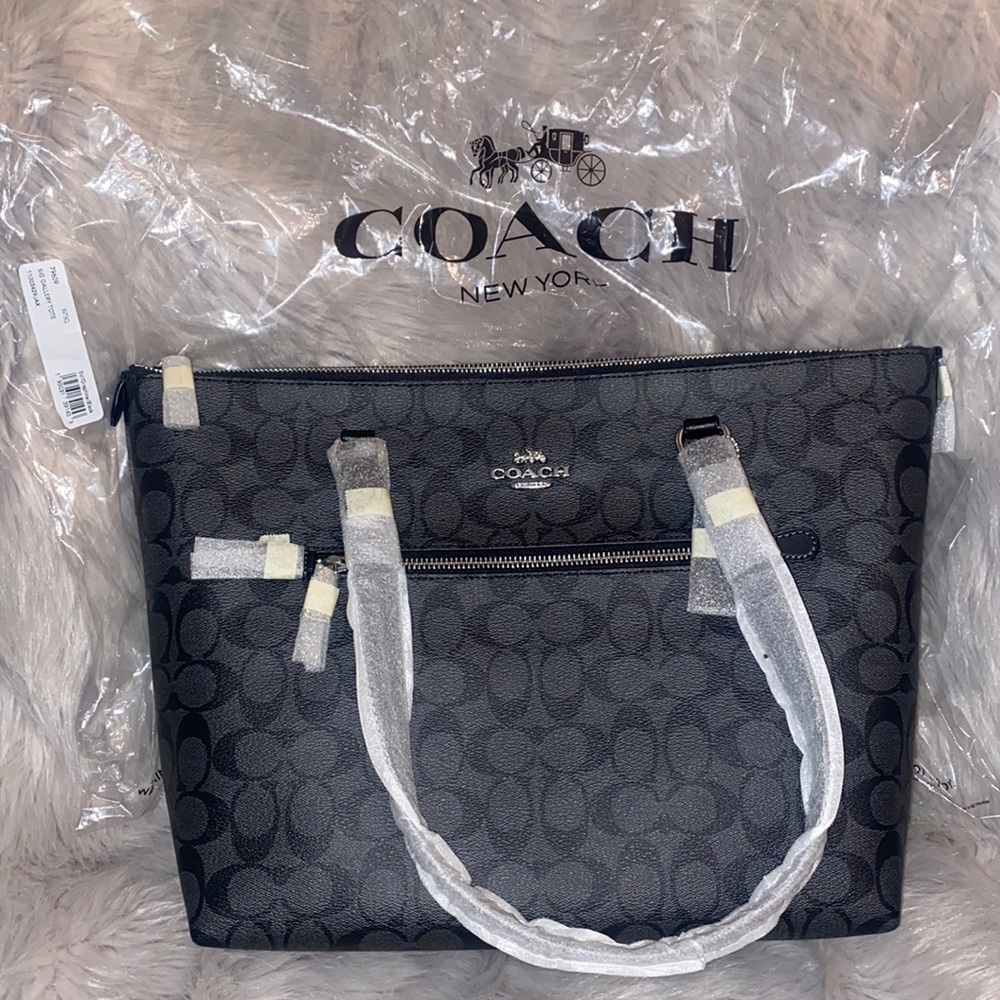 Coach Gallery Tote Bag in Signature Canvas